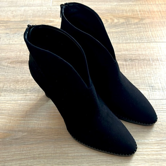 Black suede heeled ankle boots size 7.5 - Picture 1 of 8